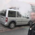 Ölen babasının arabasını yakıp böyle poz verdi: Çek beni