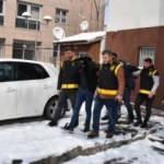 5 ayrı araçtan orijinal parçaları çalan hırsızlar kameralara yakalandı