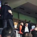 Ali Koç çıldırdı! Tribünden aşağı atladı