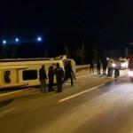 Düğünden dönenleri taşıyan minibüs devrildi: Çok sayıda yaralı