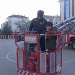 Unuttuğu kitabını almak için okula dönüp mahsur kaldı