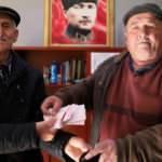 Yaşlı adamdan 'İnsanlık ölmemiş' dedirten davranış
