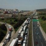 İstanbul giriş ve çıkışlarında kilometrelerce kuyruk oluştu
