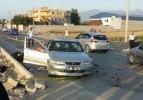 Motosiklet, otomobile çarptı: 2 ölü, 6 yaralı