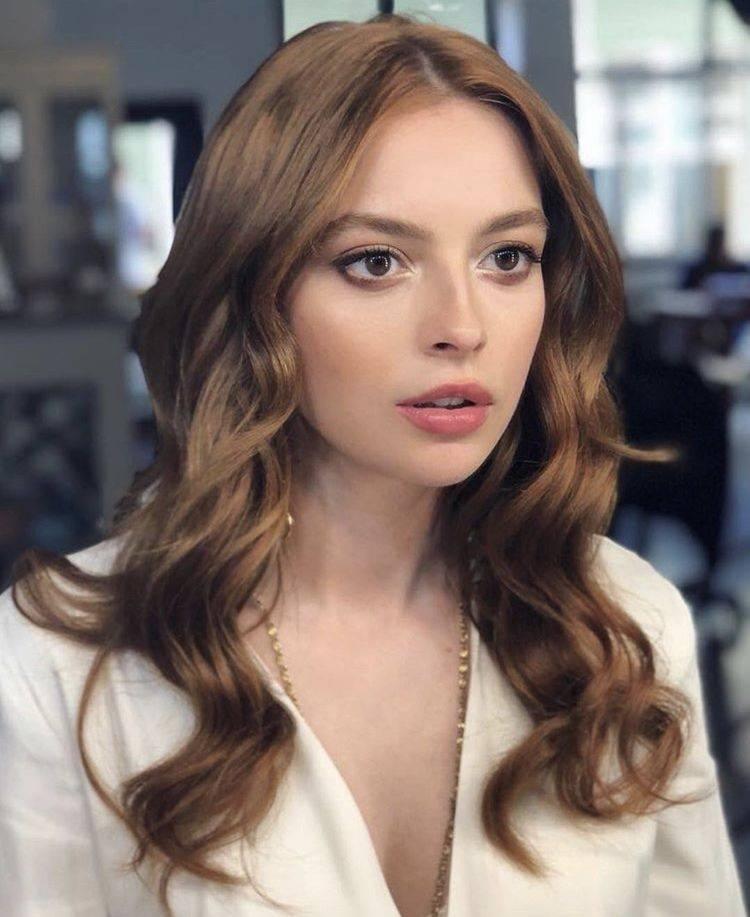 Oyuncu Melis Sezen makyajsız hali ile beğeni topladı! Peki Melisa Sezen